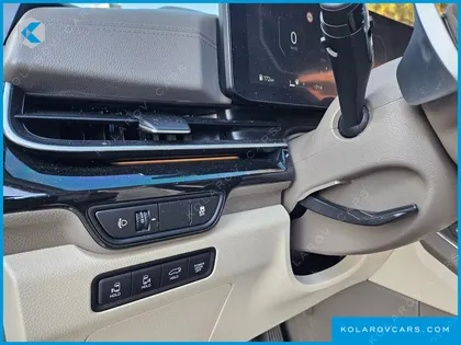KIA CARNIVAL GASOLINE 9-SEATER HI LIMOUSINE