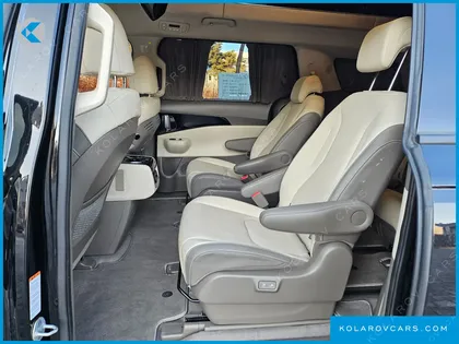 KIA CARNIVAL GASOLINE 9-SEATER HI LIMOUSINE