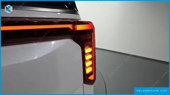 KIA CARNIVAL HEV 7-SEATER HI LIMOUSINE