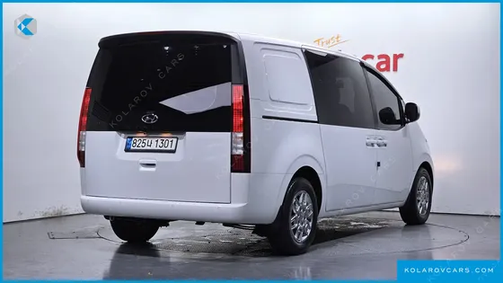 HYUNDAI STARIA CARGO 5-SEATER