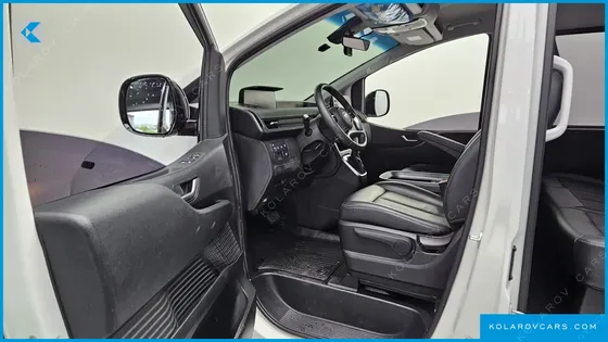 HYUNDAI STARIA CARGO 5-SEATER