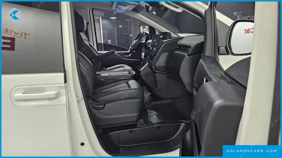HYUNDAI STARIA CARGO 5-SEATER