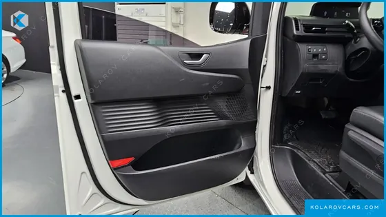HYUNDAI STARIA CARGO 5-SEATER