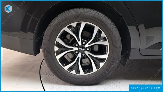 KIA CARNIVAL 9-SEATER NOBLESSE