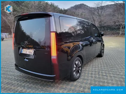 HYUNDAI STARIA 4WD LOUNGE 9-SEATER