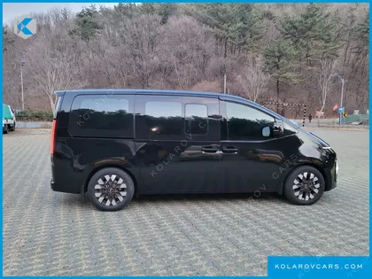HYUNDAI STARIA 4WD LOUNGE 9-SEATER