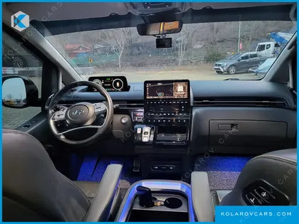 HYUNDAI STARIA 4WD LOUNGE 9-SEATER