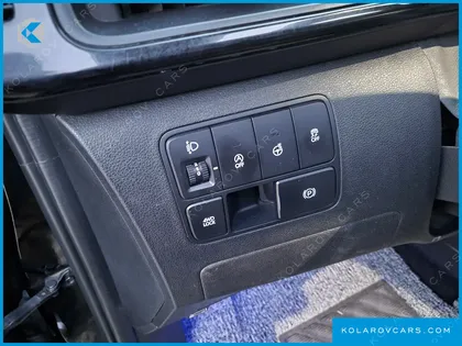 HYUNDAI STARIA 4WD LOUNGE 9-SEATER