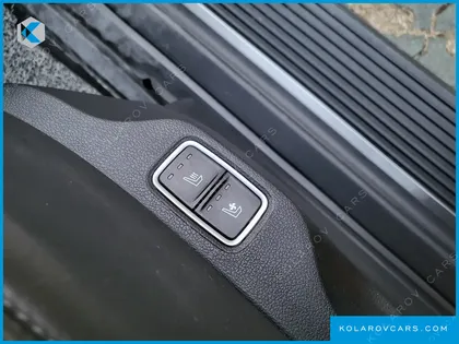 HYUNDAI STARIA 4WD LOUNGE 9-SEATER