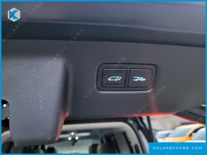 HYUNDAI STARIA 4WD LOUNGE 9-SEATER