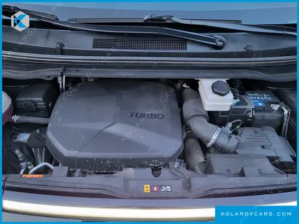 HYUNDAI STARIA 4WD LOUNGE 9-SEATER