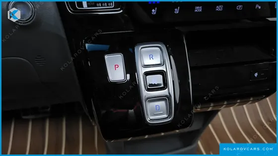 HYUNDAI STARIA HEV 1.6 LOUNGE 9-SEATER