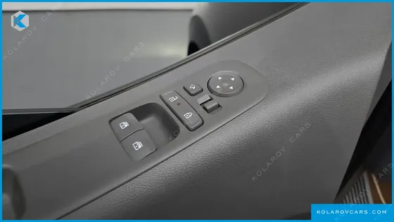 HYUNDAI STARIA HEV 1.6 LOUNGE 9-SEATER