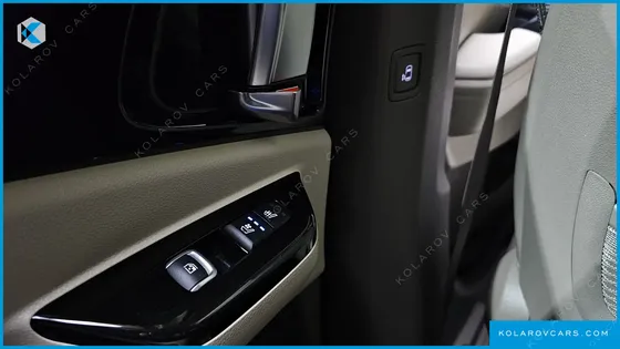 KIA CARNIVAL 9-SEATER HI-LIMOUSINE
