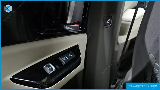KIA CARNIVAL GASOLINE 9-SEATER HI-LIMOUSINE