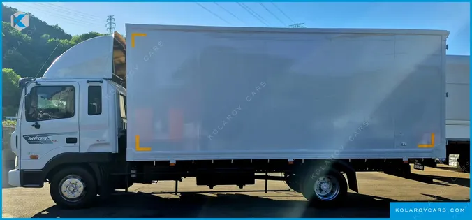HYUNDAI MEGA TRUCK GOLD