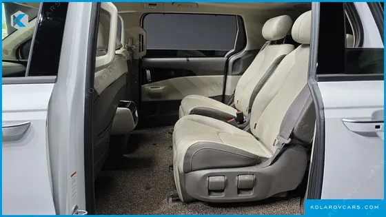 KIA CARNIVAL 7-SEATER SIGNATURE