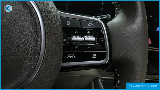 KIA CARNIVAL 7-SEATER SIGNATURE
