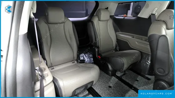 KIA CARNIVAL GASOLINE 9-SEATER SIGNATURE