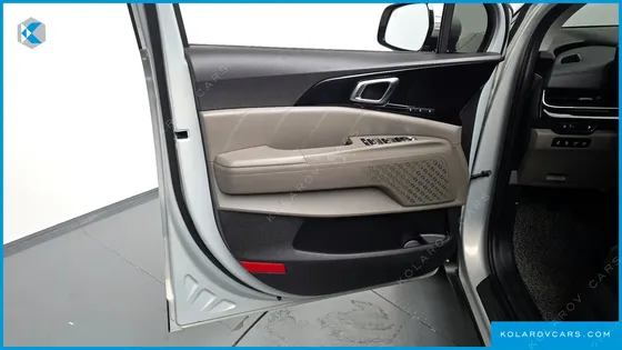 KIA CARNIVAL GASOLINE 9-SEATER SIGNATURE