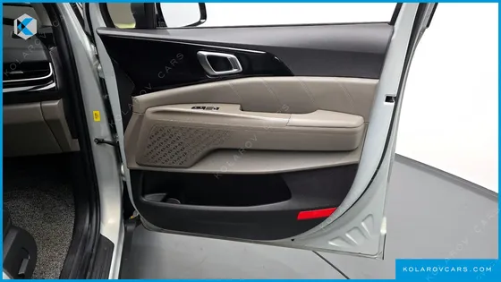 KIA CARNIVAL GASOLINE 9-SEATER SIGNATURE