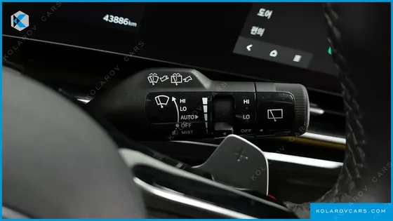 KIA CARNIVAL GASOLINE 9-SEATER SIGNATURE