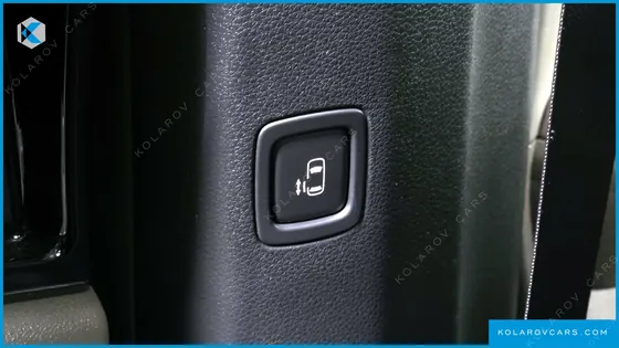 KIA CARNIVAL GASOLINE 9-SEATER SIGNATURE