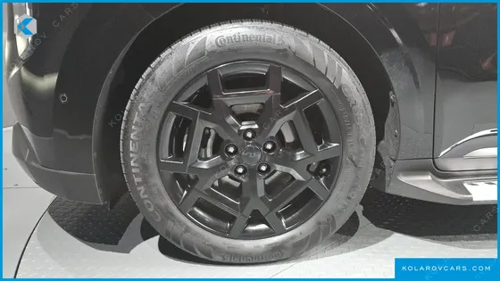 KIA CARNIVAL GASOLINE 7 SEATER X LINE