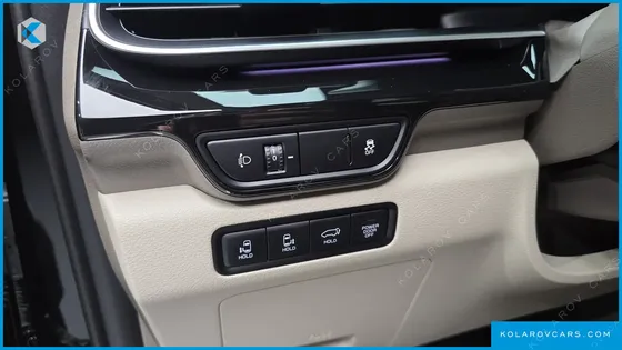 KIA CARNIVAL GASOLINE 7 SEATER X LINE