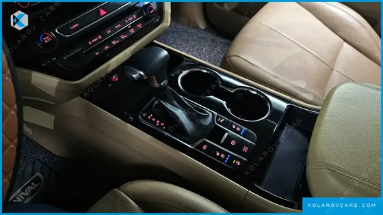 KIA CARNIVAL 9-SEATER NOBLESSE