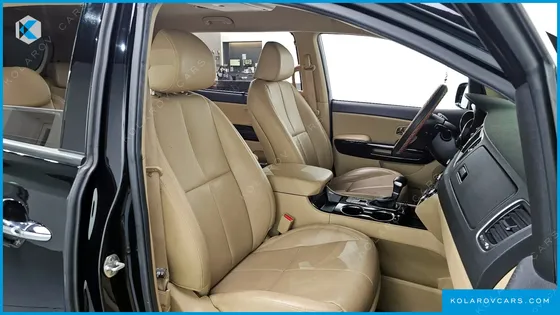 KIA CARNIVAL 9-SEATER NOBLESSE