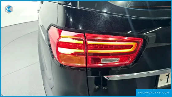 KIA CARNIVAL 9-SEATER NOBLESSE