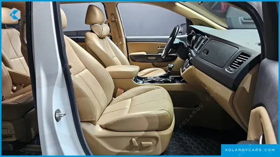 KIA CARNIVAL 7-SEATER LIMOUSINE