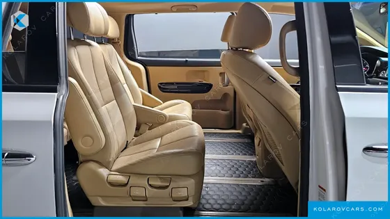 KIA CARNIVAL 7-SEATER LIMOUSINE