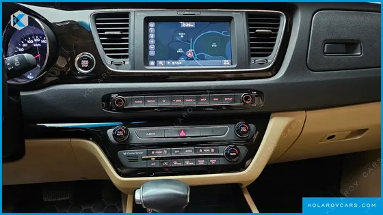 KIA CARNIVAL 7-SEATER LIMOUSINE