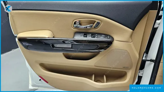 KIA CARNIVAL 7-SEATER LIMOUSINE
