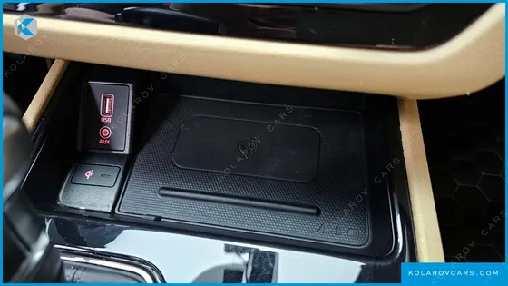 KIA CARNIVAL 7-SEATER LIMOUSINE