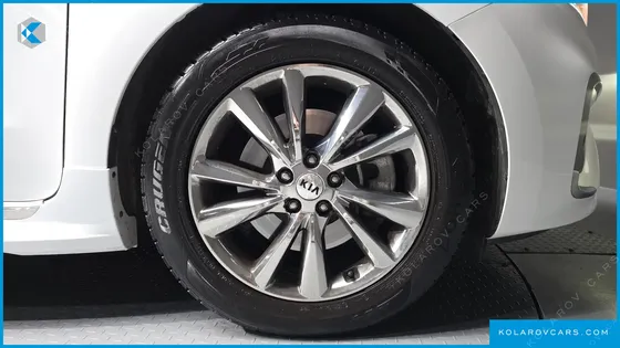 KIA CARNIVAL 9-SEATER NOBLESSE SPECIAL
