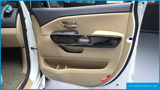KIA CARNIVAL 9-SEATER NOBLESSE SPECIAL