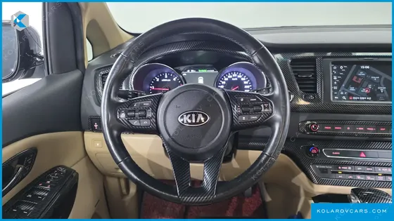 KIA CARNIVAL 9-SEATER HI-LIMOUSINE