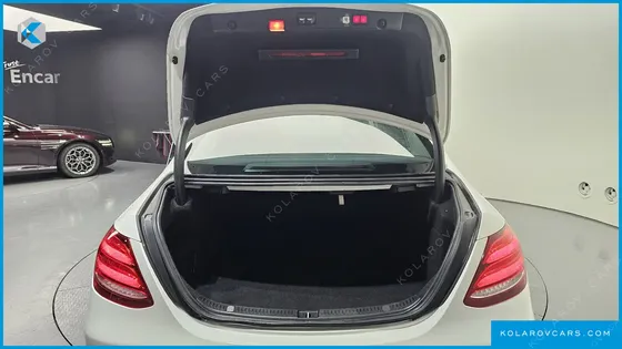 MERCEDES E-CLASS E300 EXCLUSIVE