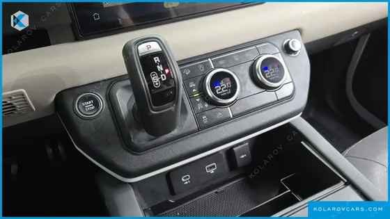 LAND ROVER DEFENDER 110 P300 X-DYNAMIC SE