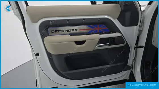 LAND ROVER DEFENDER 110 P300 X-DYNAMIC SE