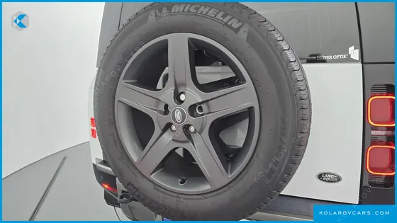 LAND ROVER DEFENDER 110 P300 X-DYNAMIC SE