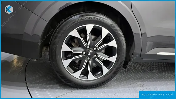 KIA CARNIVAL 9-SEATER SIGNATURE