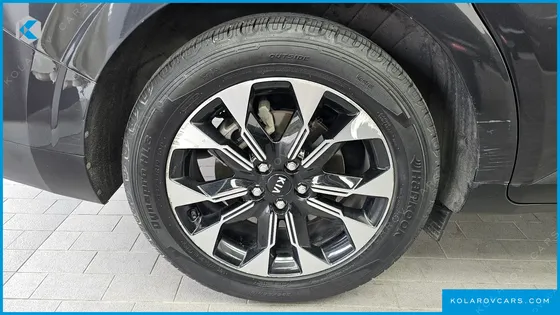 KIA CARNIVAL 9-SEATER NOBLESSE