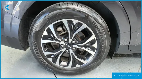 KIA CARNIVAL 9-SEATER NOBLESSE