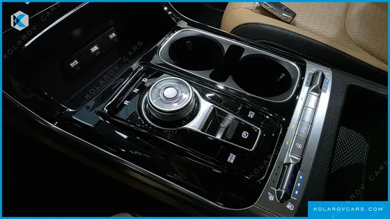 KIA CARNIVAL 9-SEATER NOBLESSE