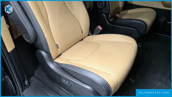 KIA CARNIVAL 9-SEATER NOBLESSE