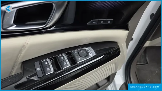 KIA CARNIVAL 9-SEATER HI-LIMOUSINE